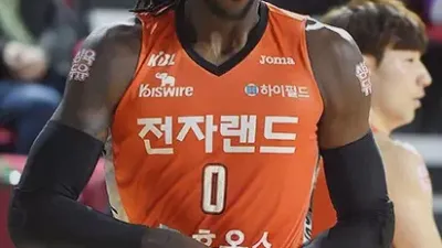 전자랜드 새로운 용병 조나단 모트리의 실력을 보았다.