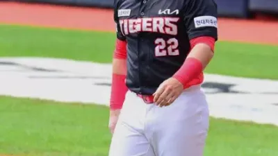 기아 타이거즈 외국인 타자 터커 재계약 대상 제외