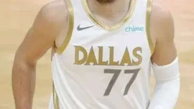 댈러스 돈치치 신들린 슛감각 49점 맹활약 돋보이며 클리퍼스를 이기다.