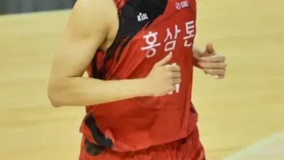 오세근 맹활약 플레이오프 KGC 초반 주도권 따내다.