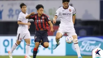 수원 FC 후반에만 4골 몰아치면서 이번 시즌 서울 상대로 첫 승