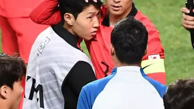 끝내 출전하지 못했던 이강인 그는 하지만 웃고 있었다.