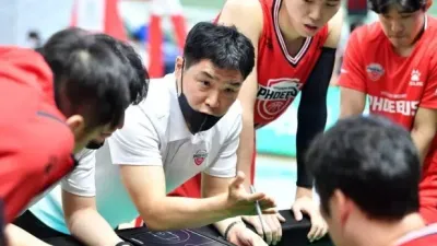 한국 프로농구 사상 첫 쌍둥이 감독 맞대결 성사되었다.