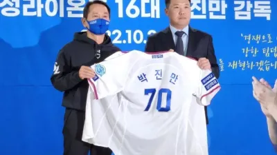 지난 시즌 감독 대행 박진만 삼성 16대 감독 선임이 되었다.
