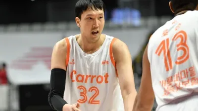 트레이드 통해 KCC 유니폼 입게 된 캐롯 이종현