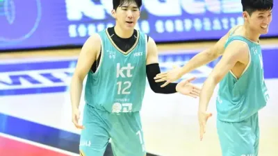 수원 KT, 신인의 결정적인 슛으로 6강 플레이오프 1차전 울산 현대모비스 제압