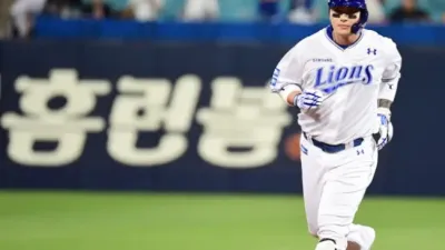 '국민 거포' 박병호, 삼성 라이온즈 첫 경기에서 홈런포 가동