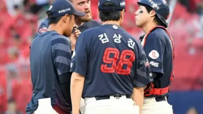폭염 브레이크 끝났는데 수비가 흔들렸다…롯데, 에이스 비슬리도 못 도왔다