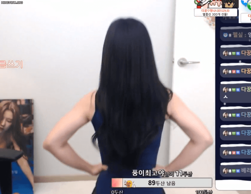 찢어진 검정 스타킹으로 후방 BJ 다꿍