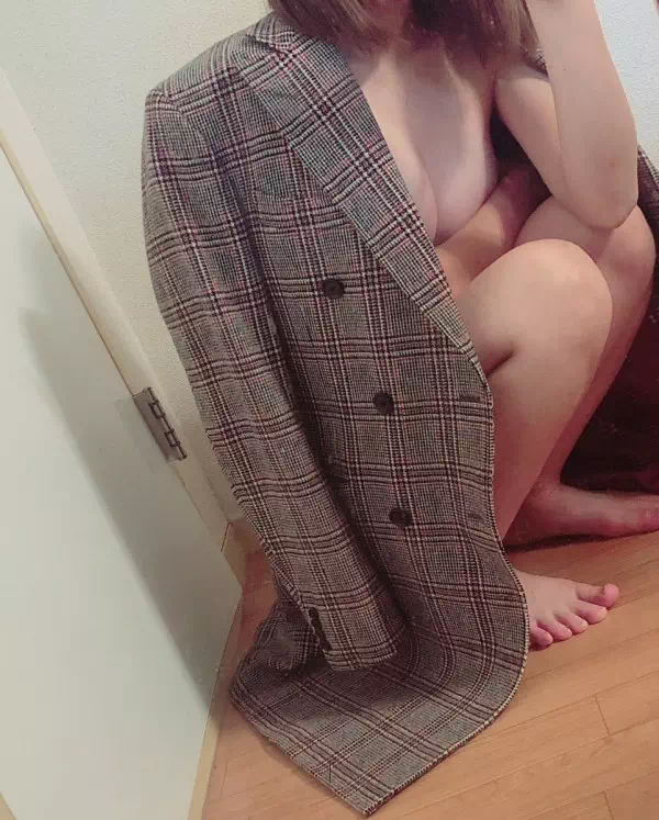 옷을 입은거야,, 벗은거야,,