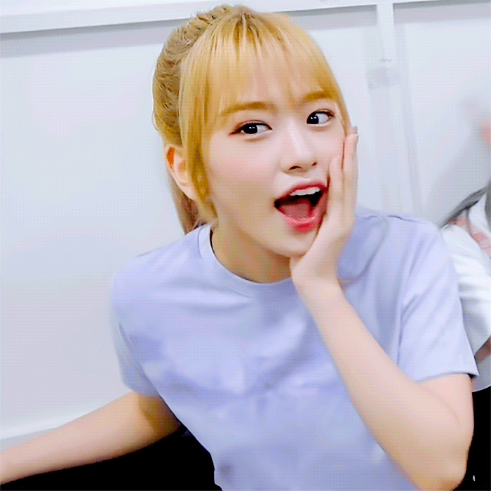 놀라는 안유진 졸귀