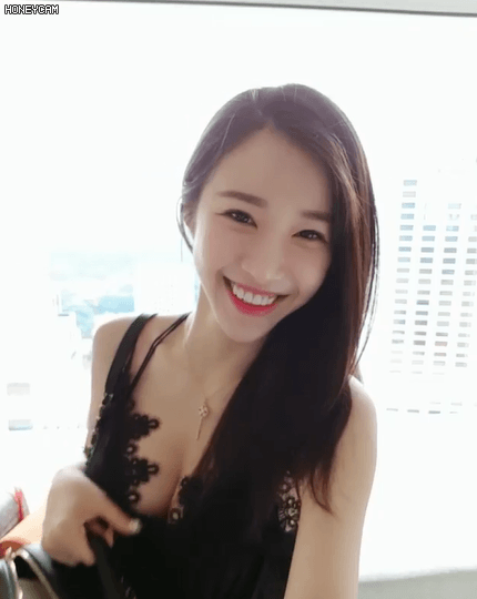 눈웃음 너무 예쁜 처자 핵여신이다