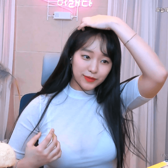 속 다 비치는 시스루 입은 미래