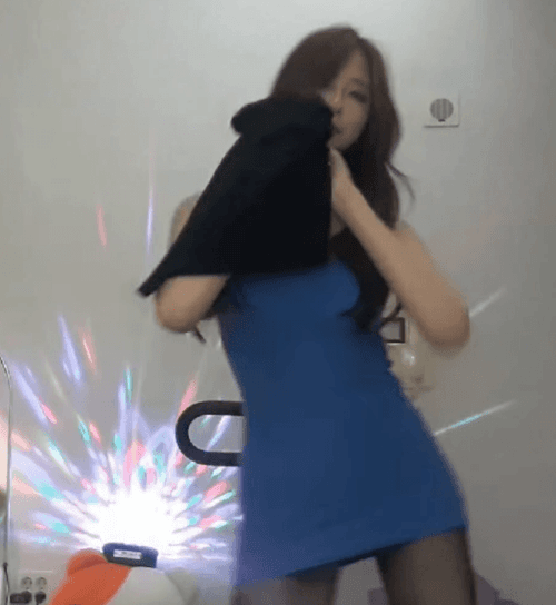 여캠 치고는 건전하게 섹시댄츠 추는 여캠