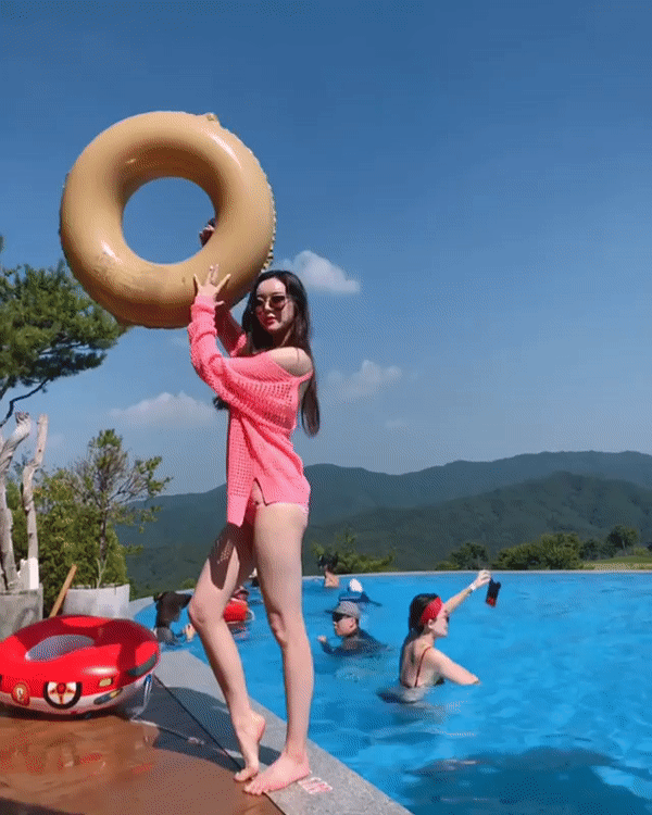 달샤벳 세리 물놀이 수영장 비키니 몸매