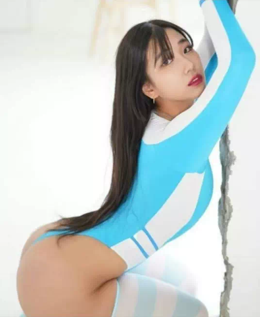 엄청 섹시한 이분 누군지 아시는 분?