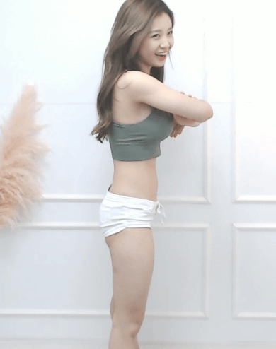 운동하는 그녀