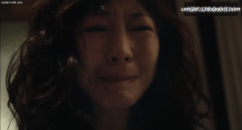 눈물을 참으며 억지로 하는..2