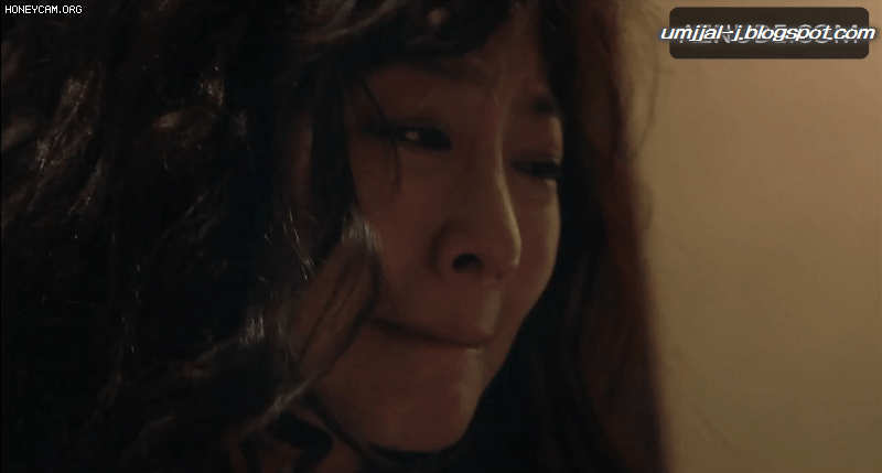 눈물을 참으며 억지로 하는..4