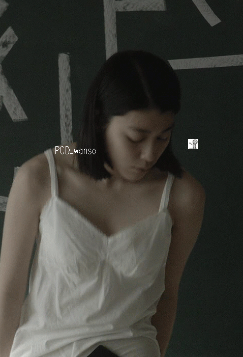선생님이 수업하다가 갑자기 옷을 벗는다..