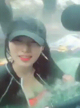 조현 수영장에서