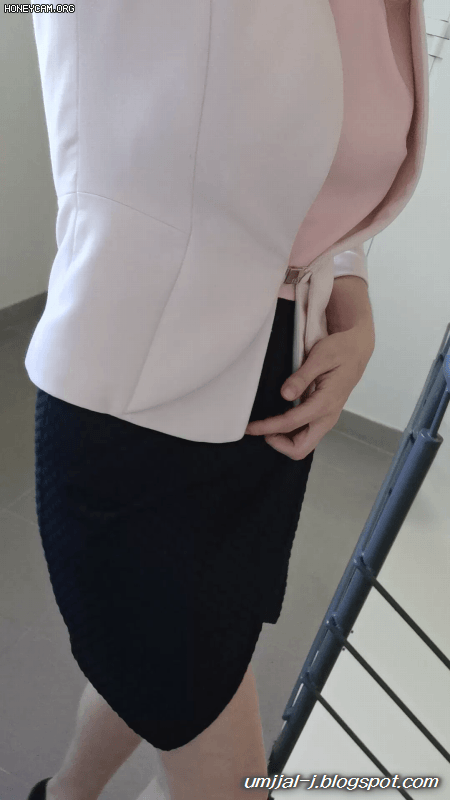 노출증 있는 여직원의 셀카