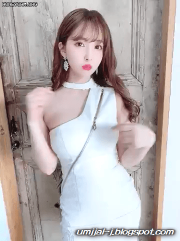 야릇한 눈빛으로 지퍼를 내리는데..