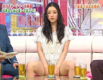 일본 예능 방송도중 쩍벌하는 스시녀