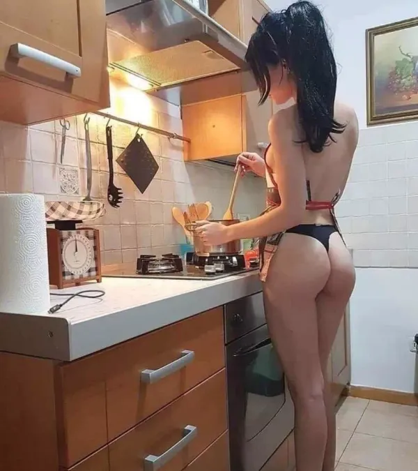 저녁식사를 준비하는 처자