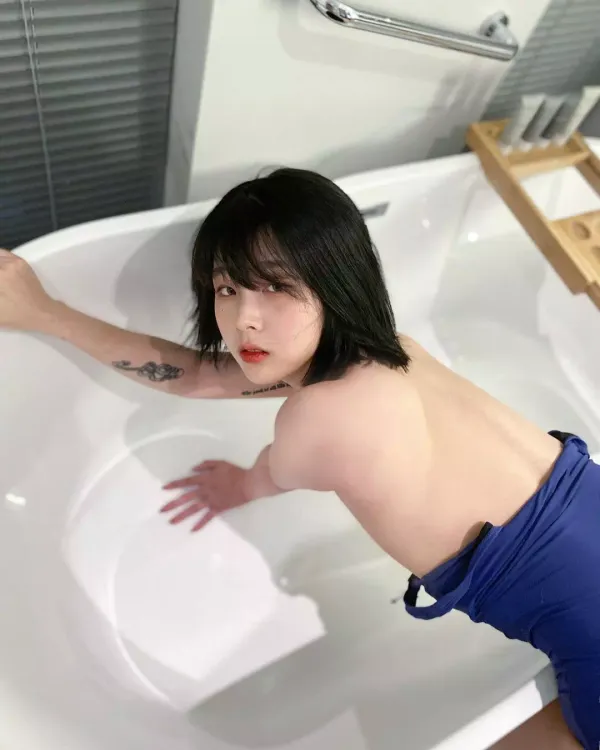 신개념 엉덩이 트임 패션