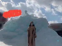 한겨울 바바리녀