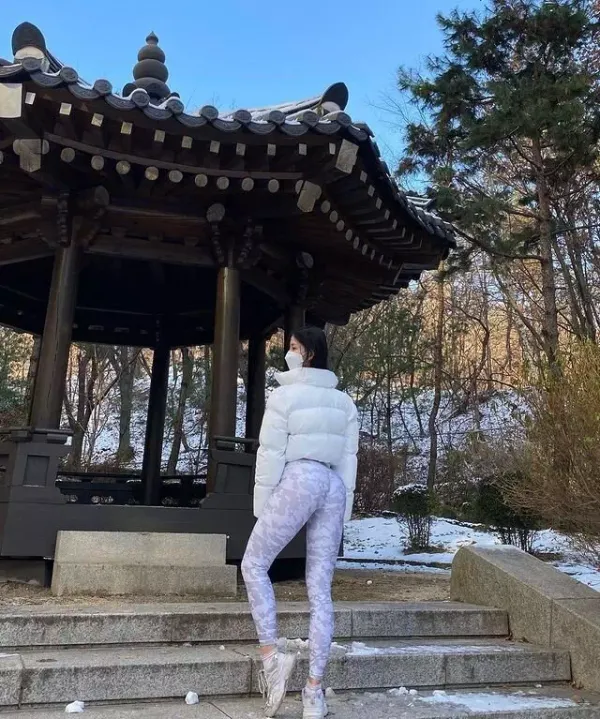 레깅스 입고 등산하는 헬스녀